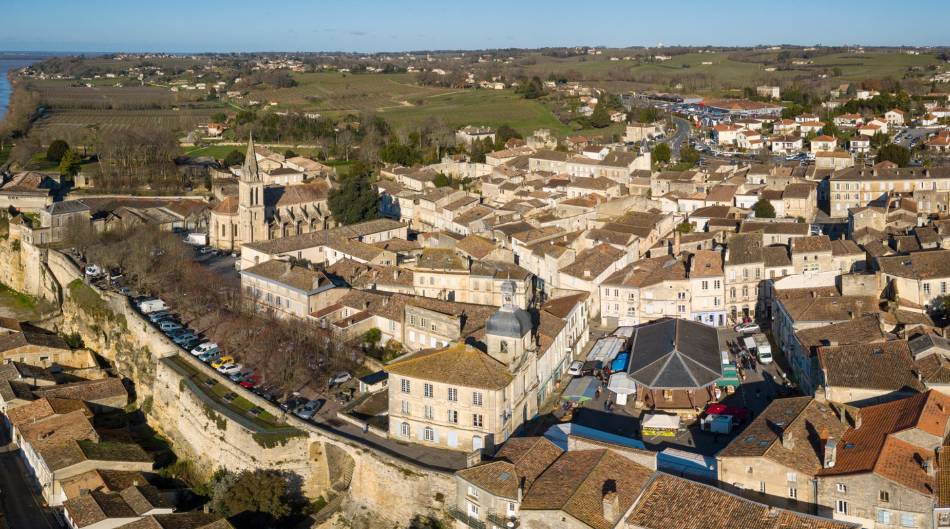 Vue aérienne de Bourg sur Gironde